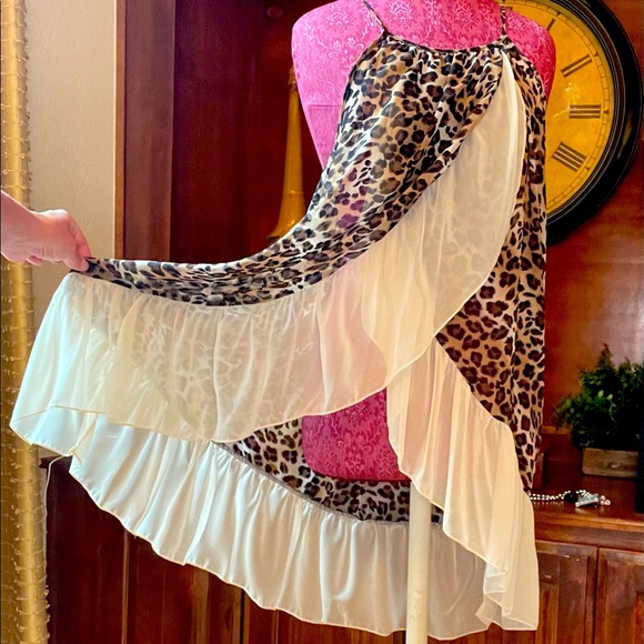 Leopard print split front top - Picture 2 of 5